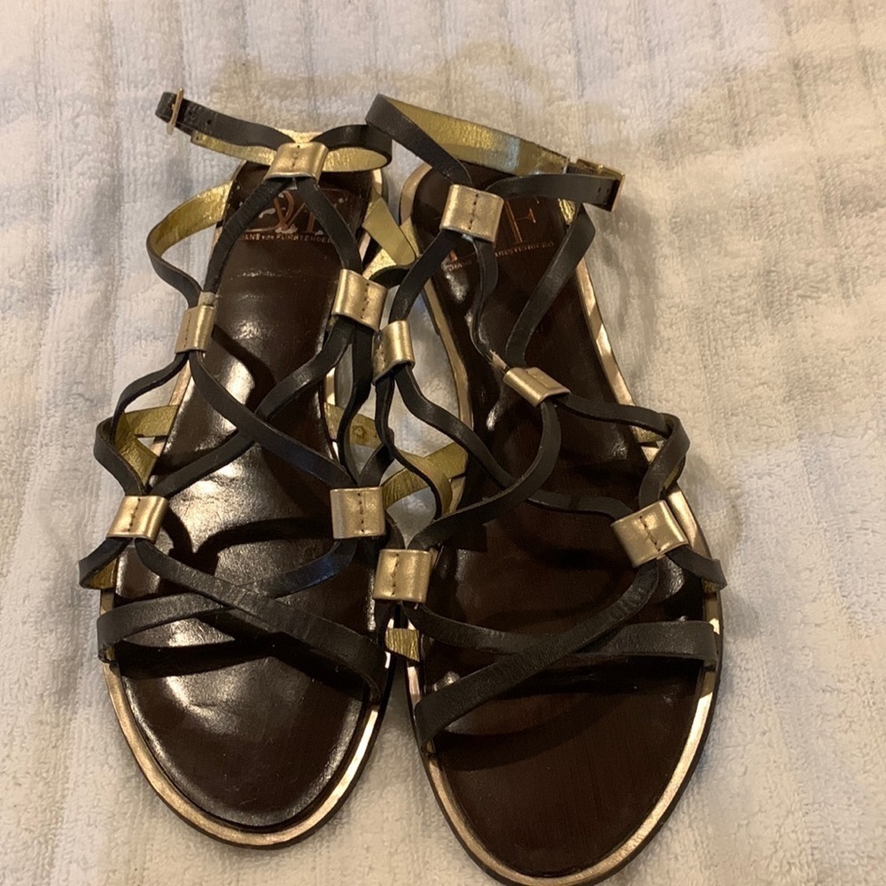 DVF Leather Black&Gold Adj Strap Sandals. Size 7.​​​​​​​​​​​​​​​​​​​​​